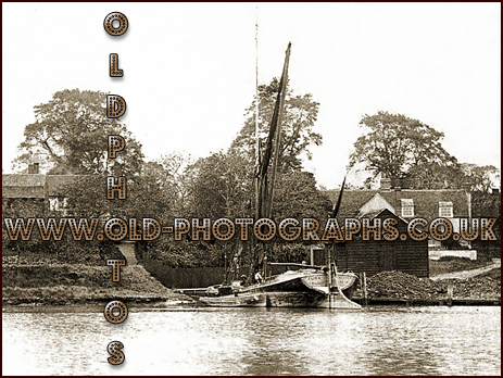 Fobbing : The Wharf on Fobbing Creek [c.1907]